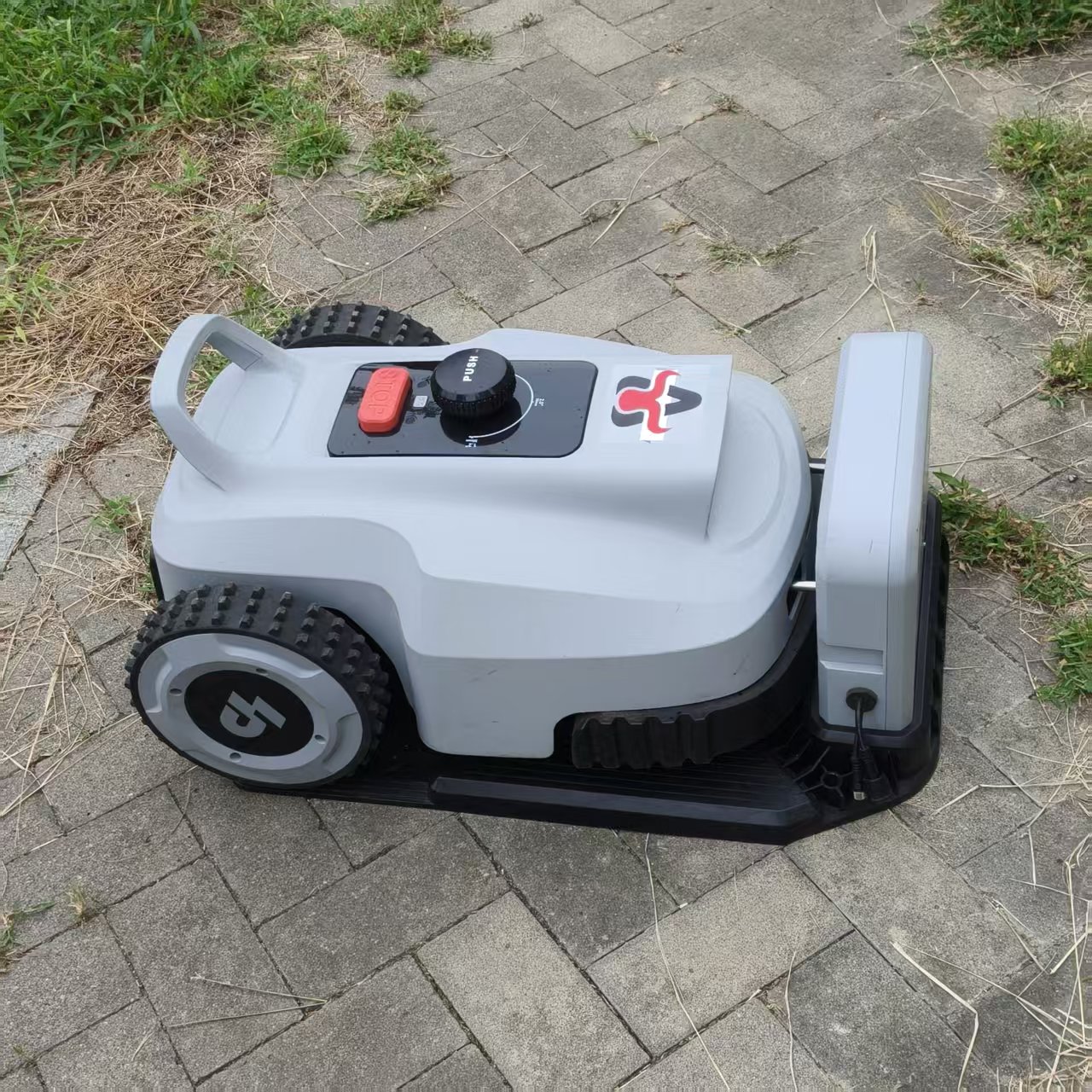 カスタマイズ可能なスマートロボット芝刈り機、アプリ制御による - Smart Automatic Lawn Mower App のレビューと価格